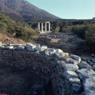Samothrake. Arsinoeion. Heiligtum der Großen Götter. Blick vom Arsinoeion gegen den Neuen Tempel