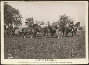 Großherzog Friedrich I. zu Pferd mit berittenen Uniformierten.