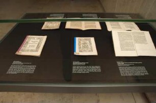 SLUB, Ausstellung "Wie Luthers Worte fliegen lernten" : Ausstellungsvitrine "Ehe und Familie"