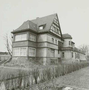 Dresden, Villa Bosewitzer Straße 11 : Dresden-Großluga, Bosewitzer Straße 11/ Ecke Werkstraße. Villa des Fabrikanten Hermann Hildebrandt (Mitinhaber des Eisenwerks Kelle & Hildebrandt) mit Park (um 1905)