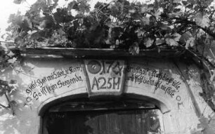 Klipphausen-Lampersdorf. Obermühle, Mühlentür mit Inschrift und Jahreszahl