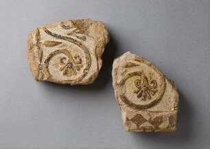 Fragment einer archaischen Giebelsima mit Leierornament ("lydischer" Simatypus)