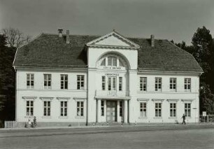 Bad Doberan, Prinzenpalais, später Lessing Oberschule, seit 2008 Hotel, Straßenansicht
