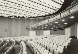 Berlin, Kosmos-Kino : Berlin-Friedrichshain. Kosmoskino, Karl-Marx-Allee. Innenansicht
