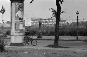 In Berlin-Schöneberg : In Berlin-Schöneberg, vorn "Plumpe", im Hintergrund Hotel Berlin