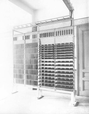 Leitungszusatz und Leitungsnachbildungsgestell des Verstärkeramtes : Technikgeschichte | Elektrotechnik | Fernmeldetechnik | Telephonapparate, Telephonanlagen