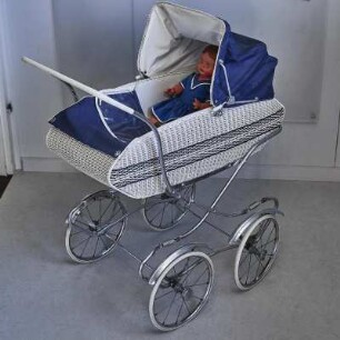Puppenwagen