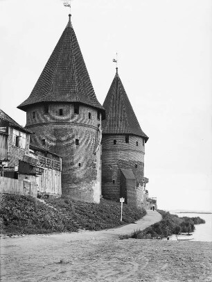 Malbork (Marienburg), Ordensburg Marienburg, Brück- und Nikolaustor, Feldseite