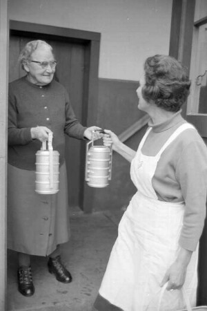 Einjähriges Jubiläum der Einrichtung "Essen auf Rädern" der Arbeiterwohlfahrt.