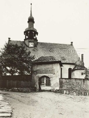 Crottendorf. Dorfkirche und Kirchhof von Osten
