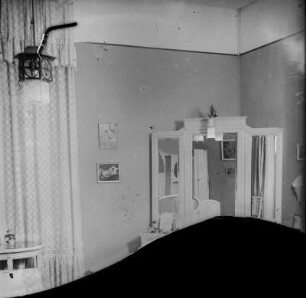 Wohnraum, Regerstraße 22 : Dresden-Blasewitz, Regerstraße 22. Schlafraum mit Waschtisch
