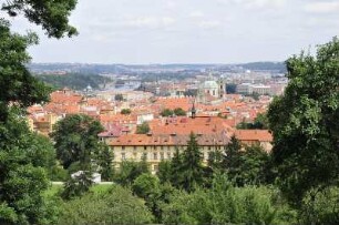 Stadtübersicht von Prag : Stadtübersicht vom Laurenziberg. Aufgenommen in Prag am 31. Juli 2009