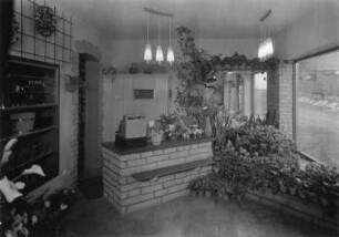 Roßwein. Blumengeschäft der Gärtnerischen Produktionsgenossenschaft Döbeln, Dresdener Straße / Ecke Unnaer Straße, 1975/1985