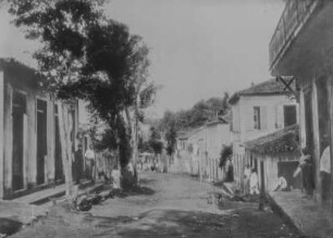 Straße : Straße in einer Siedlung auf Sao Thomé