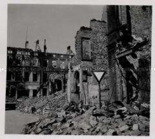 Düsseldorf, Zerstörte Straße