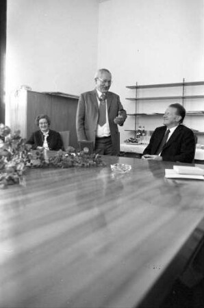 Verleihung des Bundesverdienstkreuzes an den ehemaligen Rektor der Kunstakademie Karlsruhe Prof. Hans Kindermann