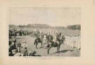 V. Parade vor dem Generalfeldmarschall Grafen Waldersee auf dem Racecourse am 22. September 1900