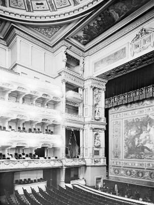 Dresden, Opernhaus : Dresden-Altstadt. Opernhaus. Inneres, linke Proszeniumsloge