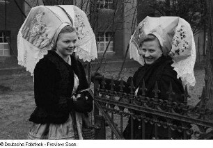Porträt von zwei Frauen in Spreewaldtracht