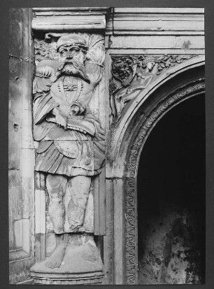 Dresden. Großer Schlosshof. Bauschmuck. Krieger-Relief