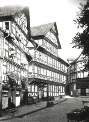 Bad Sooden-Allendorf, Kirchstraße : Bad Sooden-Allendorf. Kirchstraße mit Fachwerkwohnhäusern. Straßenansicht
