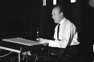 Donaueschingen: Donaueschinger Musiktage; Ernest Bour am Pult