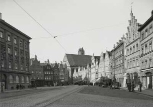 Landshut, Altstadt : Landshut. Altstadt. Blick nach Nordosten zur Heiliggeistkirche (zweigleisige Straßenbahnstrecke)