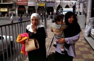 Amman, Suq, shopping, people, Frauen mit Kind