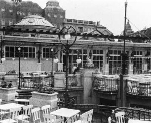 Budapest, Gellertbad : Budapest. Cafe am Gellertbad