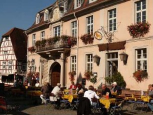 Marktplatz mit Gaststätte im Freien, Michelstadt/Odenwald