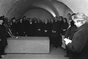 Kranzniederlegung am Grab des Baumeisters Friedrich Weinbrenner in der Krypta der Evangelischen Stadtkirche anlässlich seines 150. Todestags