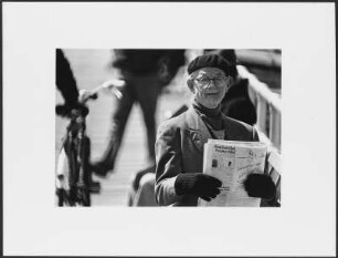 Mann mit Zeitung, New York