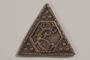 Dreieckige Medaille auf die Krönung Christians V.
