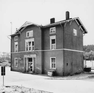 Bahnhofsgebäude; Brechen, Frankfurter Straße 2