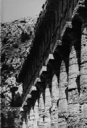 Segesta (Italien). Architekturdetail. Antike Säulenfront