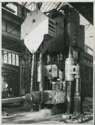 Hydraulische Presse im Werk der Borsig AG in Berlin-Tegel