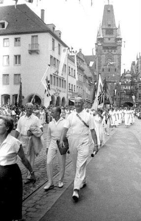 Freiburg: Festzug der Turner; Turner mit Olympiameister