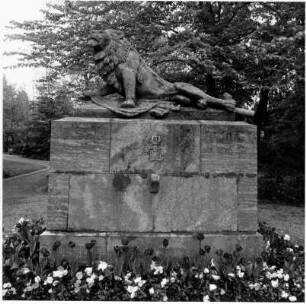 Kurpark, Das Achtziger - Denkmal; Bad Homburg, Augustaallee 8 (Kaiser-Friedrich-Promenade)