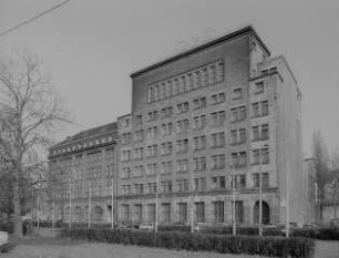 Dresden-Altstadt, Schützenplatz 14. DGB-Gewerkschaftshaus (1929-1930; C. F. Richter)