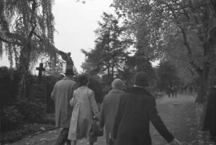 Besuch auf dem Karlsruher Hauptfriedhof an Allerheiligen