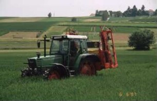 Fotografie: Precision Farming, Mineraldüngerstreuer, Auslegerstreuer, Landwirtschaftliches BUS-System (LBS), Teilschlagtechnik