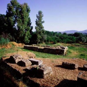 Sparta. Heiligtum der Artemis Orthia in der antiken Flur Limnai am Evrotas. Archaisches Tempelfundament, Anfang 6. Jh. v. Chr.