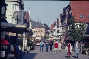 Lange Straße, Detmold, sonnig; farbig