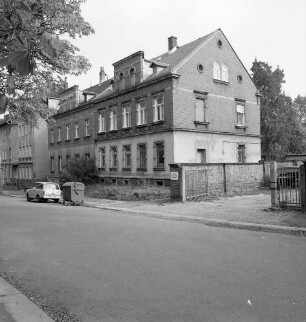 Chemnitz-Gablenz, Pfarrstraße 9/11. Wohnhäuser (um 1890/1900). Straßenansicht mit Vorgarten und Grundstückbegrenzung