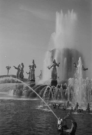 Moskau. Allrussisches Ausstellungszentrum (WWZ), Leistungsschau der Volkswirtschaft der UdSSR, Brunnen der Unionsrepubliken
