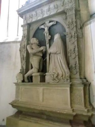 Stadtkirche-Chorraum Innen - Ansicht im Ostsüdosten-Epitaph des Heinrich Steinhauser (g 1608) und Gemahlin (g 1595) mit Personen in vollplastischer Steinmetzarbeit in Übersicht