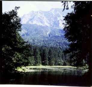 Salzburg: See an der Großalmstraße mit Höllengebirge