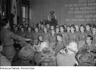 Auftritt eines FDJ-Ensembles