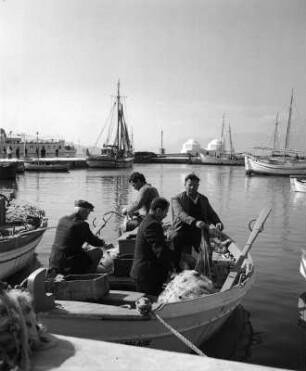 Reisefotos Griechenland. Ägina. Fischerboot im Hafen