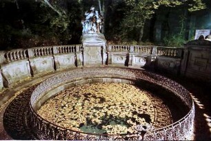 Donaueschingen: Donauquelle im Herbst
